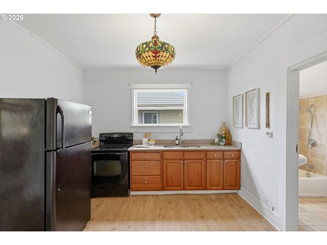 2323 N TERRY St, Portland, OR 97217