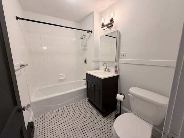 9 Hollis St B, Milton, MA 02186