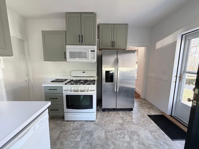 9 Hollis St B, Milton, MA 02186