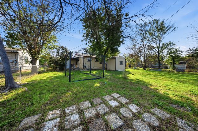 5228 Frazier Avenue, Fort Worth, TX 76115