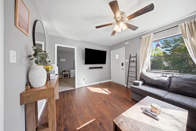 5228 Frazier Avenue, Fort Worth, TX 76115