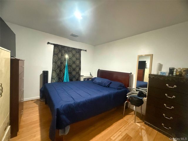 32 Bedford Street, Copiague, NY 11726