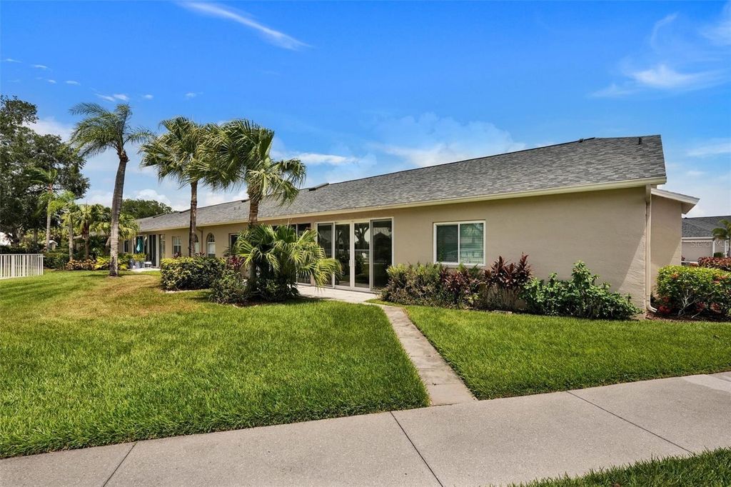 Image 5 of property listing at 6929 STONEYWALK COURT, Bradenton, FL 34203
