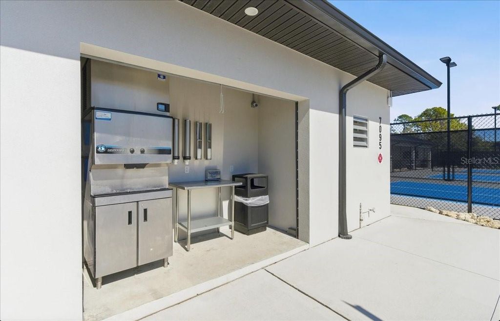 Image 47 of property listing at 6929 STONEYWALK COURT, Bradenton, FL 34203