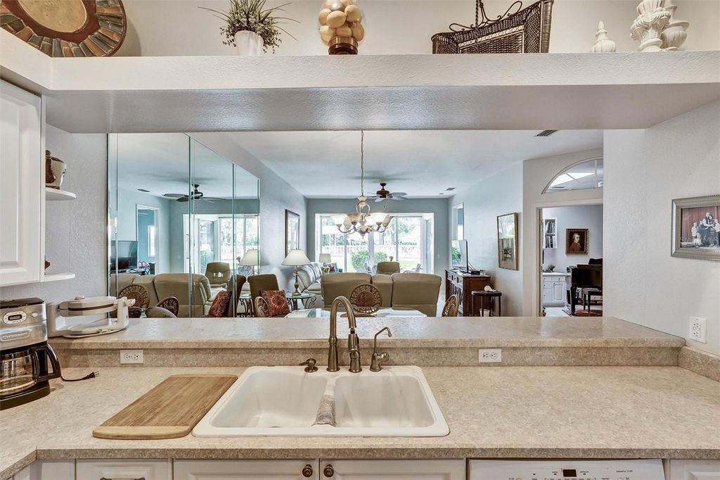 Image 8 of property listing at 6929 STONEYWALK COURT, Bradenton, FL 34203