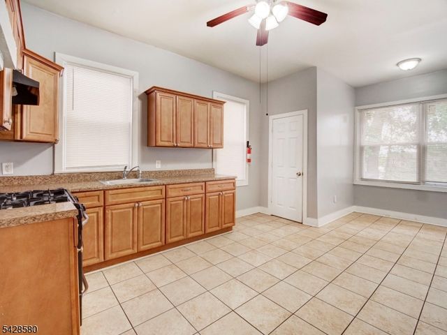 564 Sanford Ave, Newark City, NJ 07106