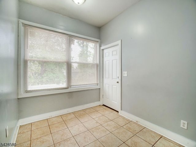 564 Sanford Ave, Newark City, NJ 07106