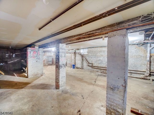 564 Sanford Ave, Newark City, NJ 07106