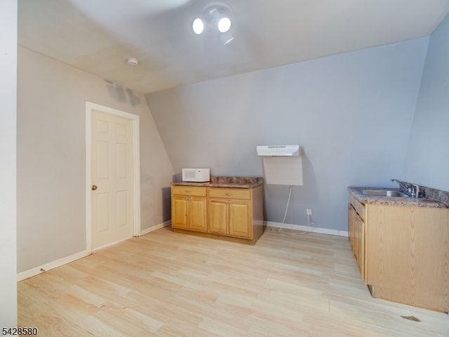 564 Sanford Ave, Newark City, NJ 07106