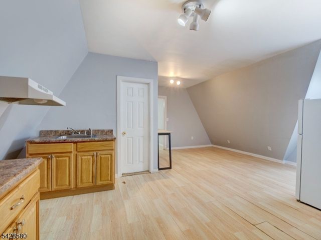 564 Sanford Ave, Newark City, NJ 07106