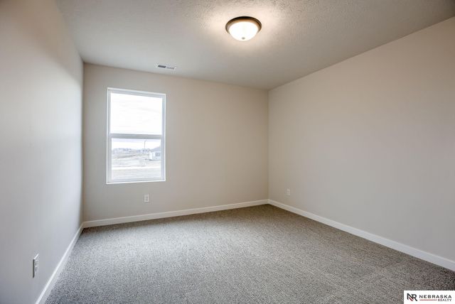 8614 Legacy Street, Papillion, NE 68046