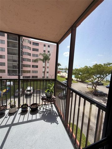 20850 San Simeon Way 302-5, Miami, FL 33179