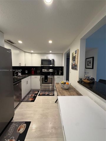 20850 San Simeon Way 302-5, Miami, FL 33179