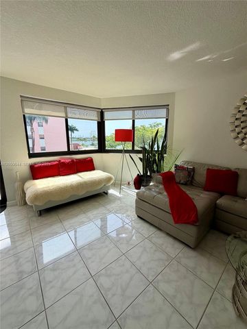 20850 San Simeon Way 302-5, Miami, FL 33179