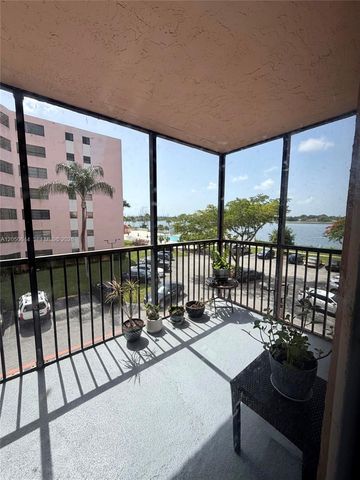 20850 San Simeon Way 302-5, Miami, FL 33179