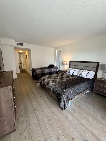 20850 San Simeon Way 302-5, Miami, FL 33179
