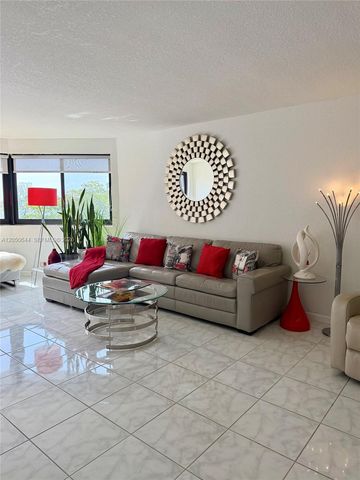 20850 San Simeon Way 302-5, Miami, FL 33179