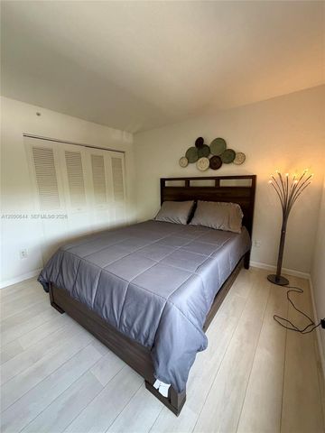 20850 San Simeon Way 302-5, Miami, FL 33179