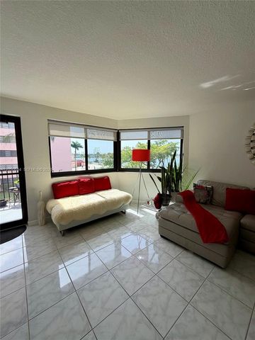 20850 San Simeon Way 302-5, Miami, FL 33179