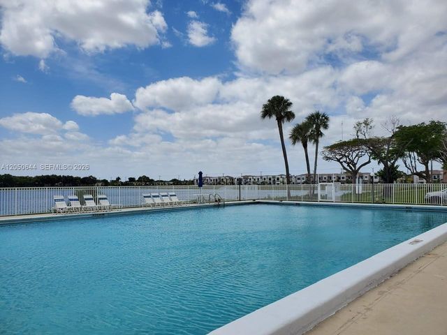 20850 San Simeon Way 302-5, Miami, FL 33179