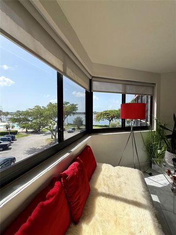 20850 San Simeon Way 302-5, Miami, FL 33179