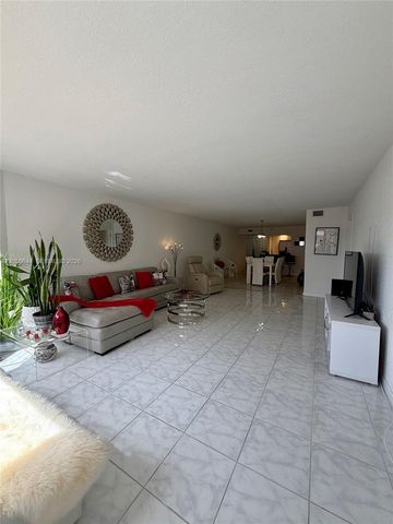 20850 San Simeon Way 302-5, Miami, FL 33179