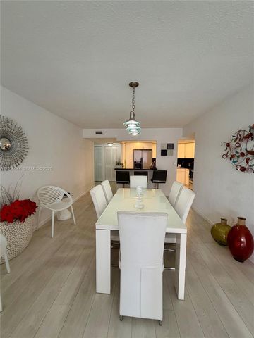 20850 San Simeon Way 302-5, Miami, FL 33179