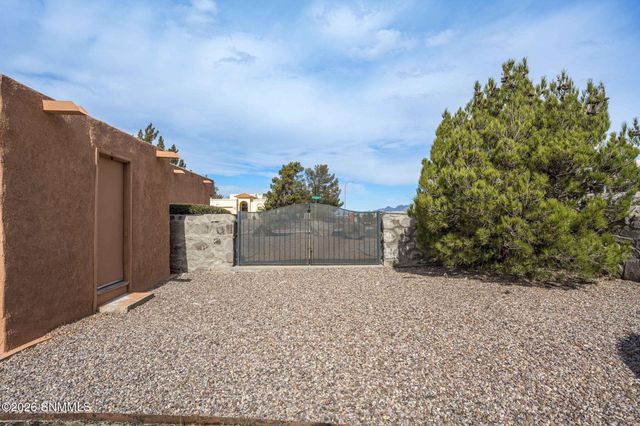 2194 Frontier Drive, Las Cruces, NM 88011