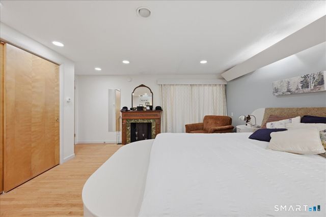 15 Mitchell Drive, East Lyme, CT 06357