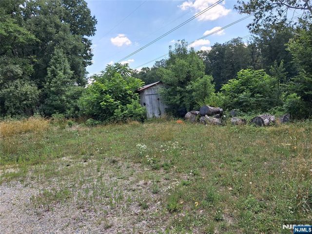 70 Lawrence Corner Road, Elmer, NJ 08318