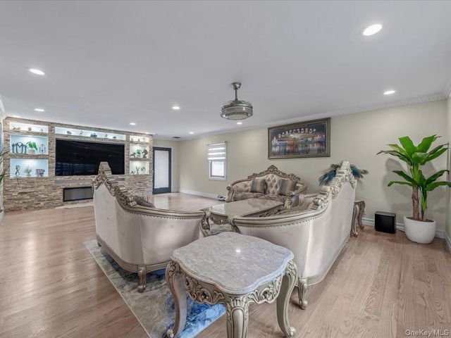 575 Hawthorne Street, West Hempstead, NY 11552