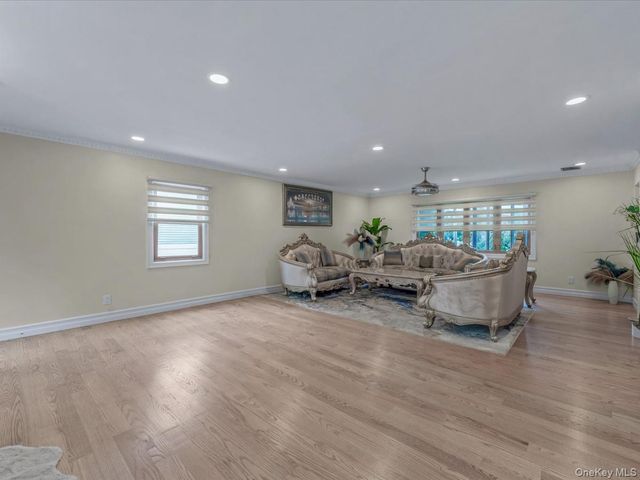 575 Hawthorne Street, West Hempstead, NY 11552