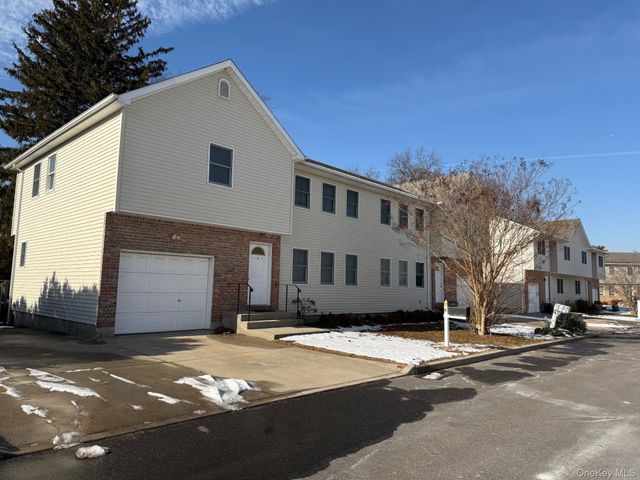 8 Caruso Court, Glen Cove, NY 11542