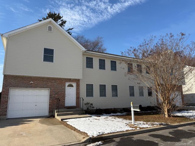 8 Caruso Court, Glen Cove, NY 11542