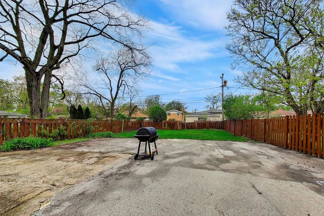 18532 Klimm Avenue, Homewood, IL 60430