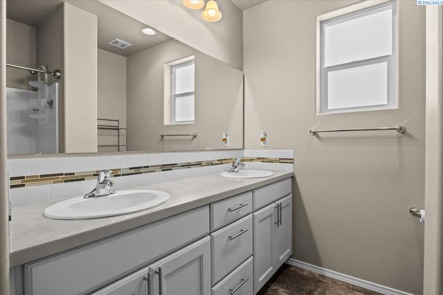 5806 Wallowa Lane, Pasco, WA 99301