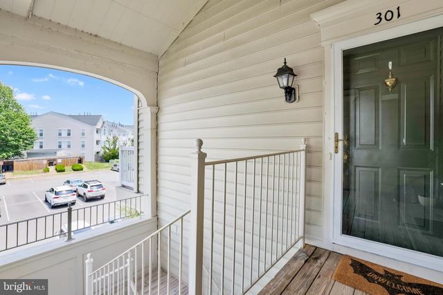 9230 CARDINAL FOREST LN #301, Lorton, VA 22079