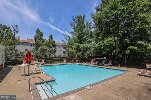 9230 CARDINAL FOREST LN #301, Lorton, VA 22079