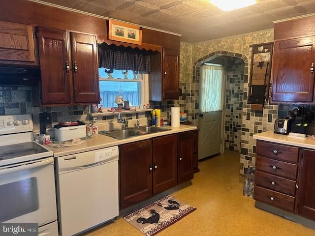 2012 E MAIN ST, Douglassville, PA 19518