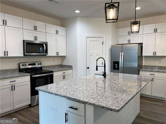 24 Rocky Circle NE, White, GA 30184