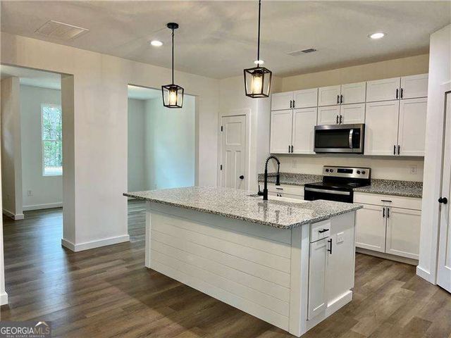 24 Rocky Circle NE, White, GA 30184