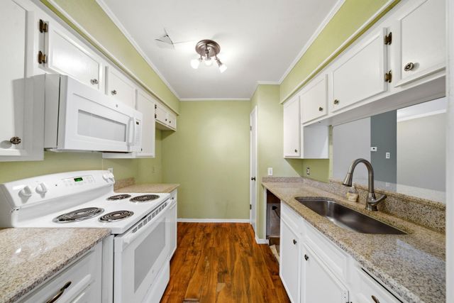 3 Hideaway Drive, Friendswood, TX 77546