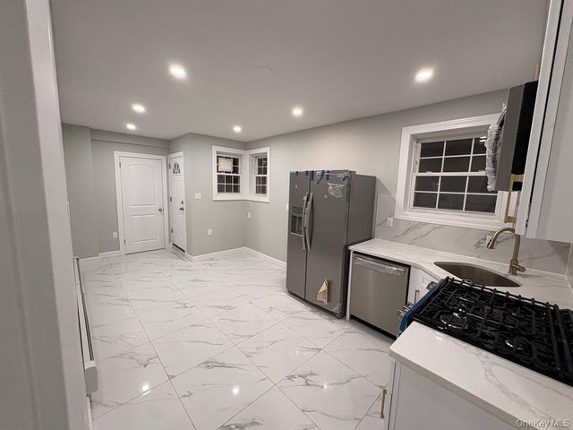 2819 Schurz Avenue, Bronx, NY 10465