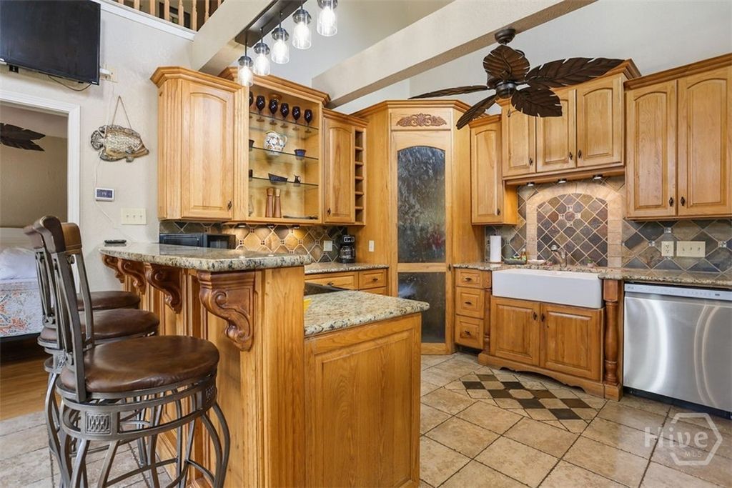Image 8 of property listing at 1214 5th Avenue, Tybee Island, GA 31328