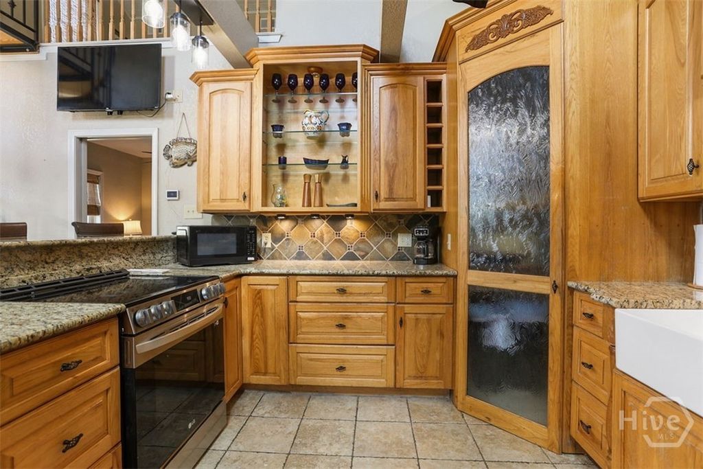 Image 9 of property listing at 1214 5th Avenue, Tybee Island, GA 31328
