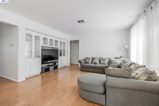 530 Spalding St, Hayward, CA 94544