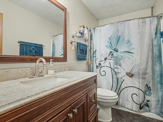 855 Bayfield Drive, Rockton, IL 61072