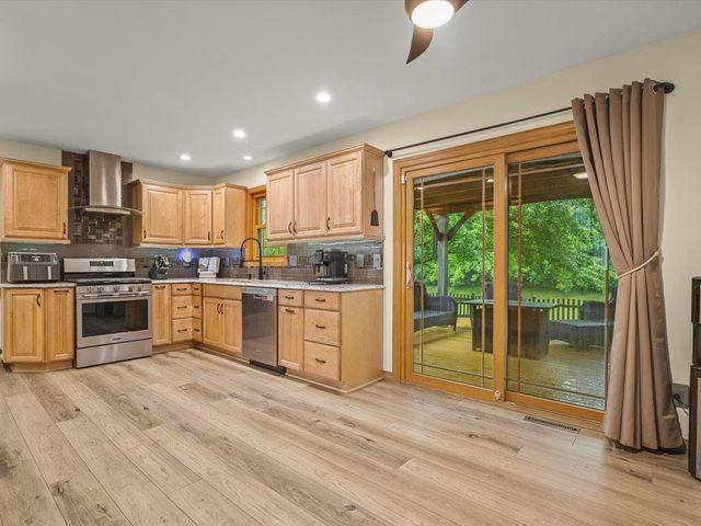 855 Bayfield Drive, Rockton, IL 61072