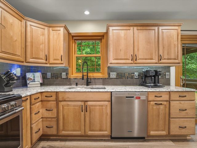 855 Bayfield Drive, Rockton, IL 61072