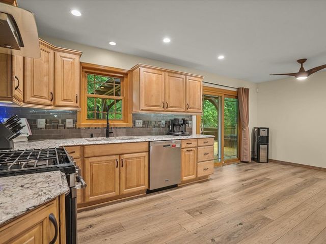 855 Bayfield Drive, Rockton, IL 61072